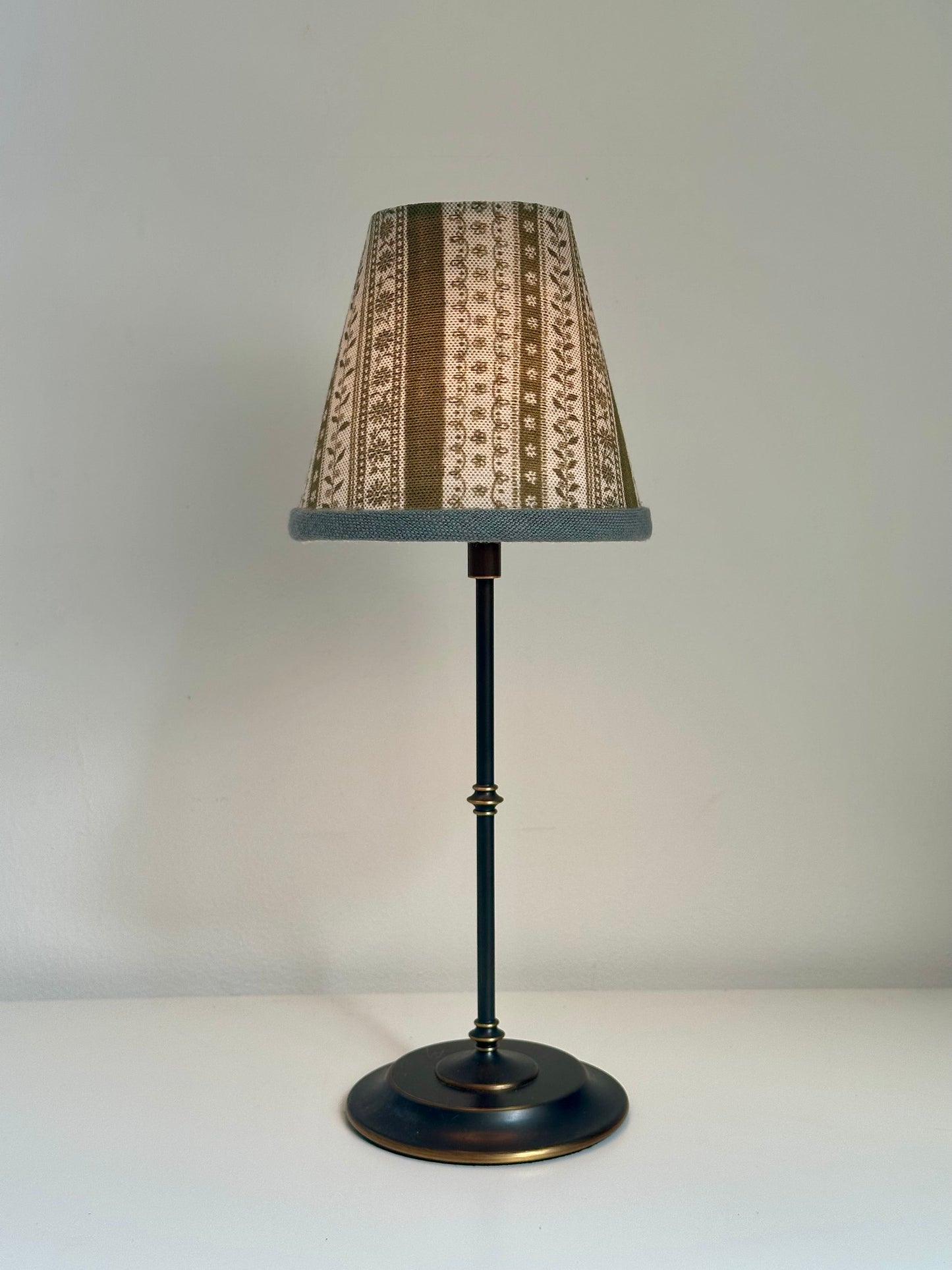 CANDLE CLIP LAMPSHADE WITH TRIM ~ DAISY CHAIN MOSS