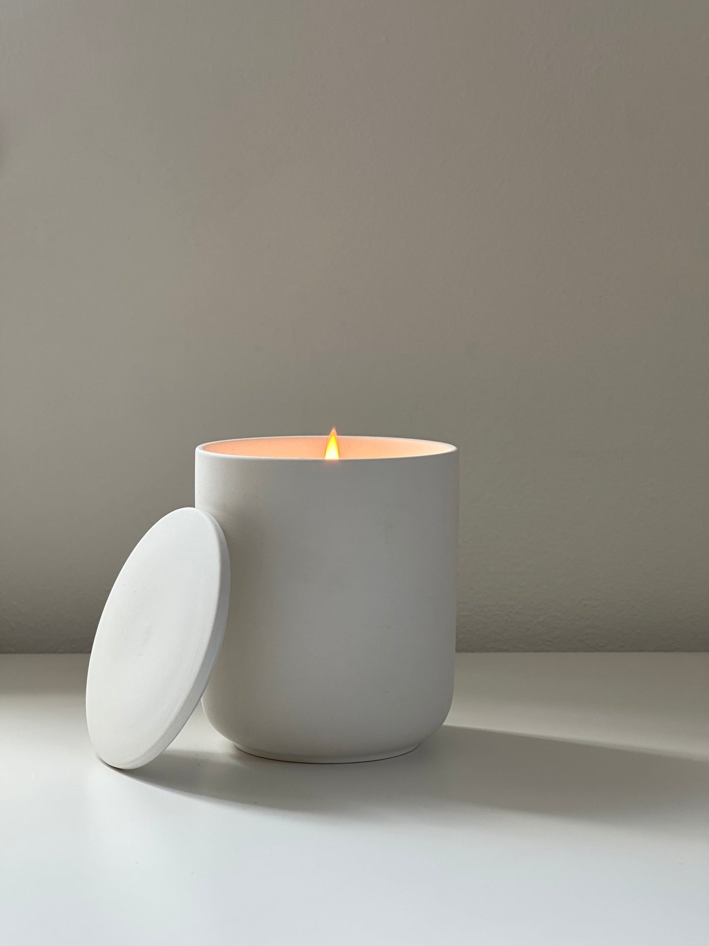 CERAMIC CANDLE ~ BERGAMOT & TOBACCO LEAF