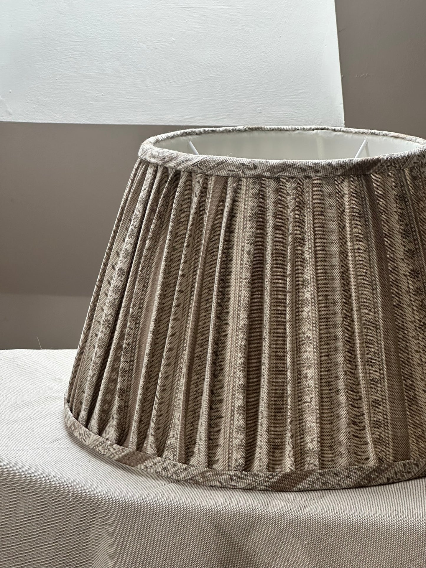 16" SOFT GATHERED LAMPSHADE ~ DAISY CHAIN CLAY