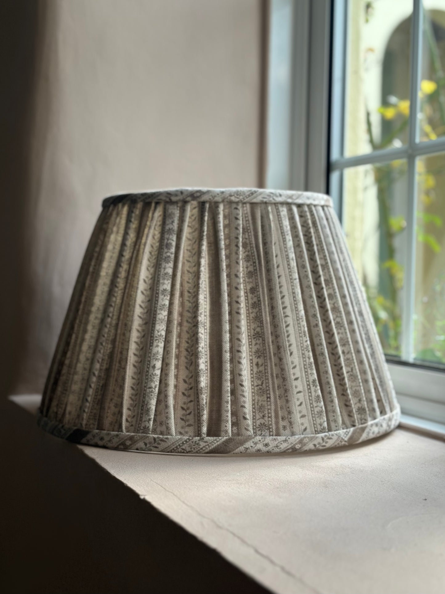 16" SOFT GATHERED LAMPSHADE ~ DAISY CHAIN CLAY