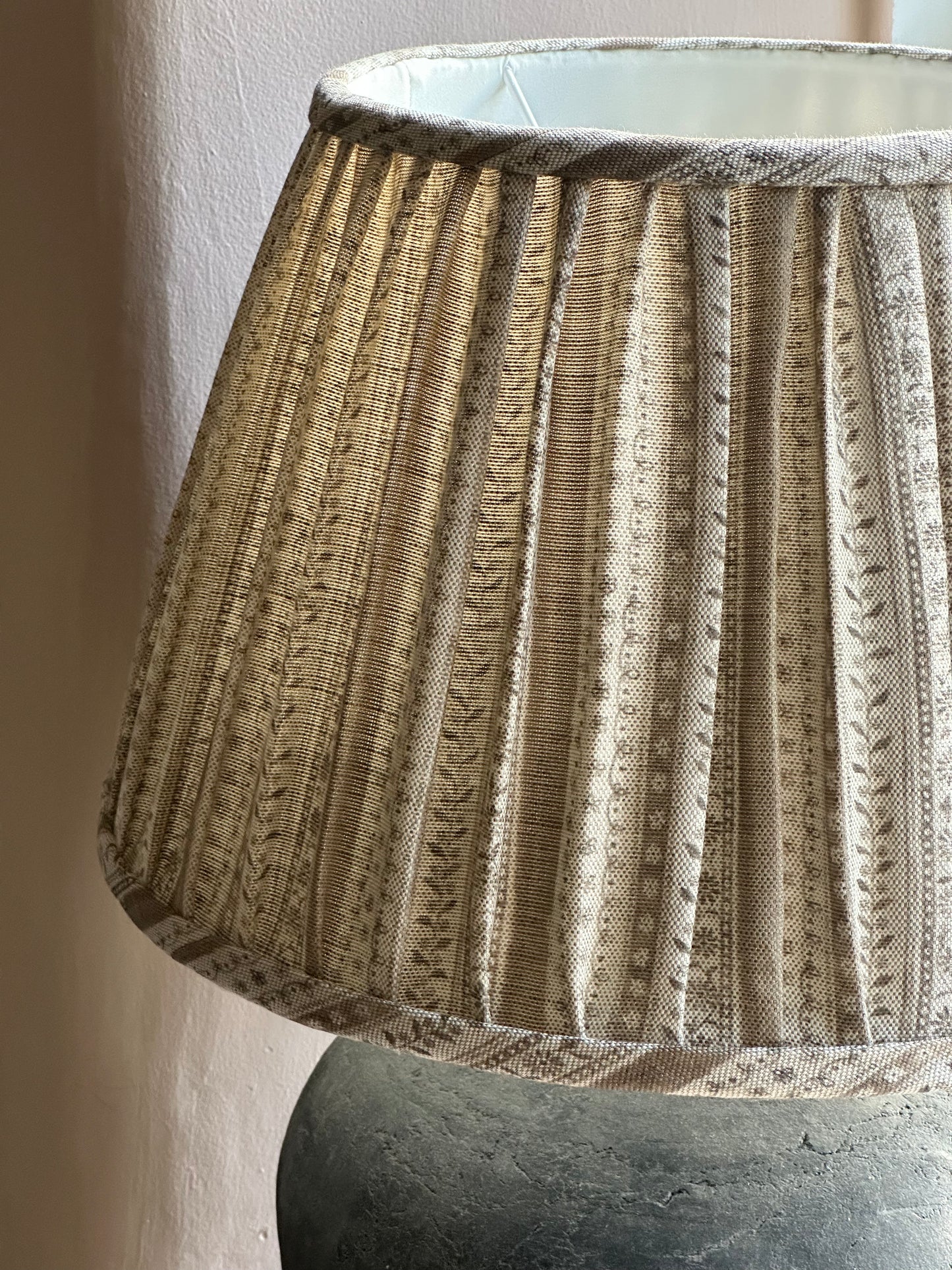 16" SOFT GATHERED LAMPSHADE ~ DAISY CHAIN CLAY