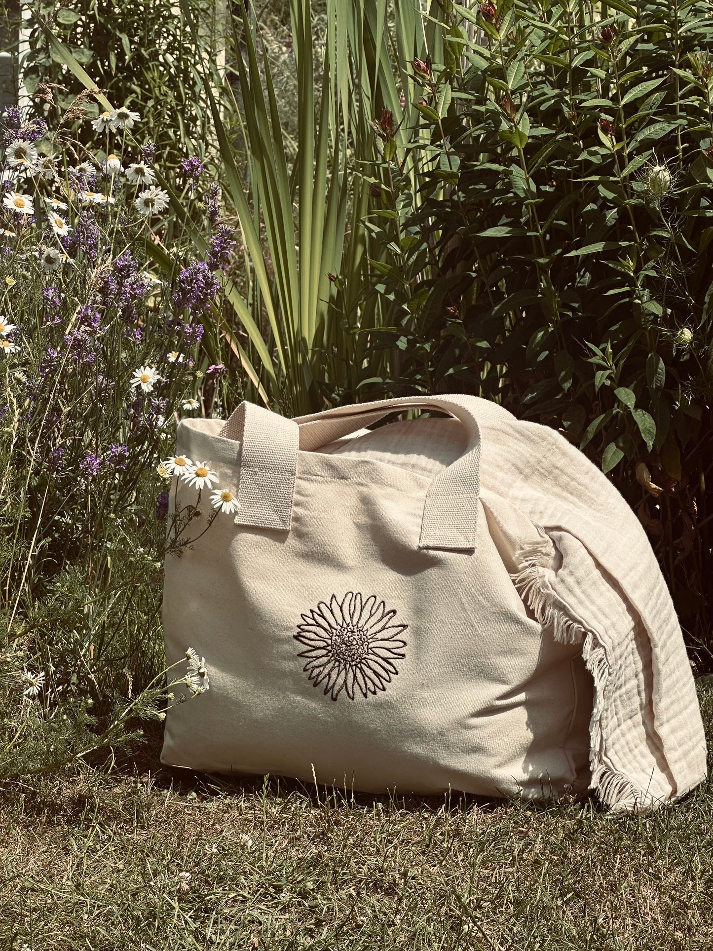 EVERYDAY EMBROIDERED TOTE